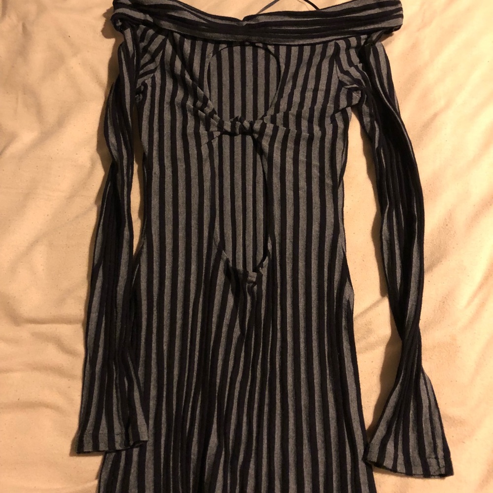 Guess off-shoulder open back bodycon